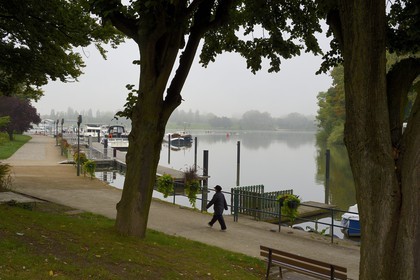 France, Moselle (57), Metz, le jardin des Régates bordé par la Moselle