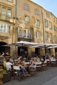 France, Moselle (57), Metz, maisons médiévales à arcades de la place Saint-Louis devnue rue du Change