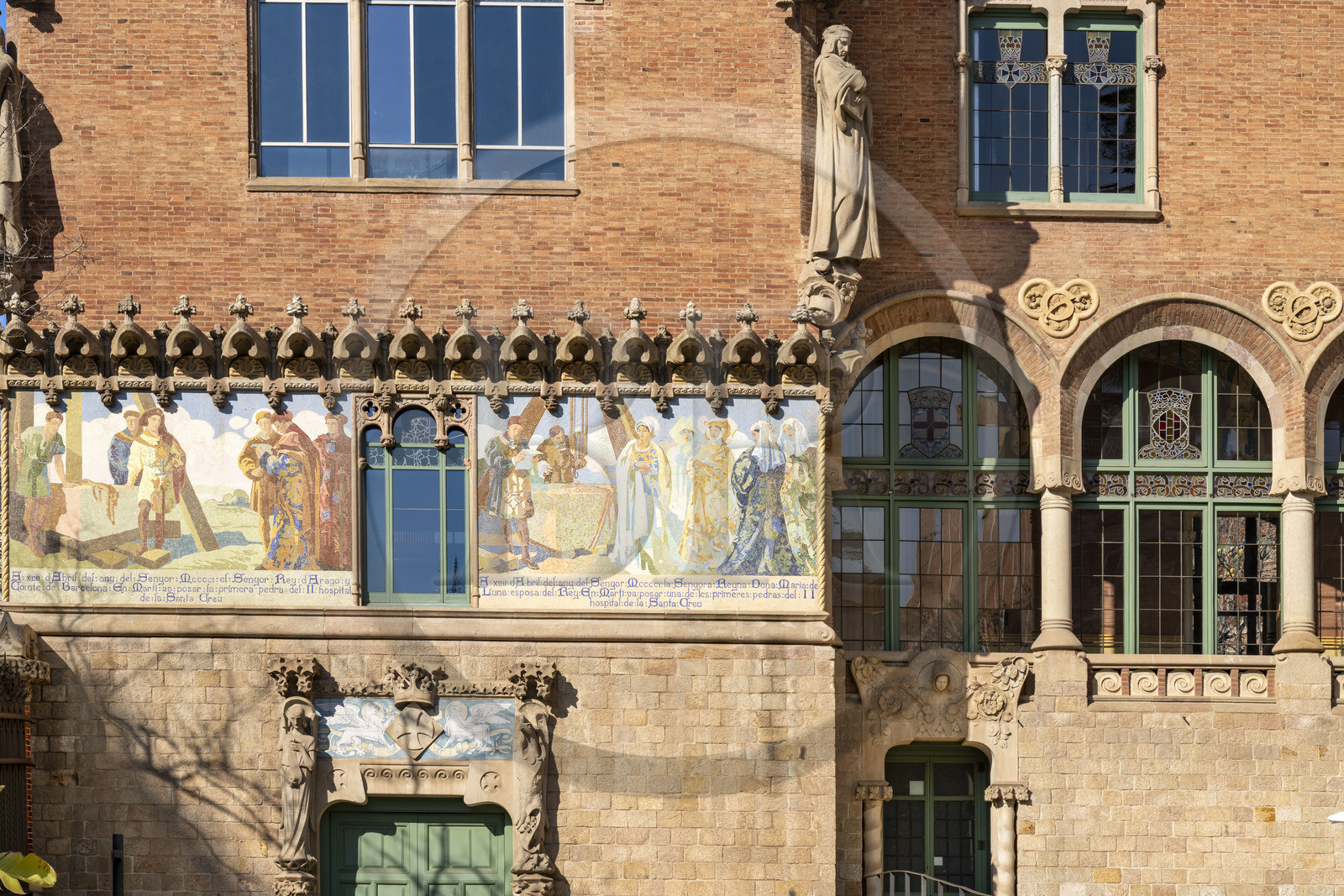 Espagne, Catalogne, Barcelone, quartier d'El Guinardo, ancien Hospital de la Santa Creu i de Sant Pau classé Patrimoine Mondial de l'UNESCO, de style moderniste par l'architecte Domenech i Montaner, aujourd'hui un musée et un centre culturel, batiment de l'administration