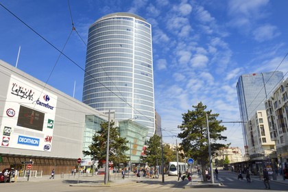 France, Rhône (69), Lyon, quartier de la Part-Dieu, le centre commercial de la Part-Dieu et le gratte-ciel de la Tour Oxygène