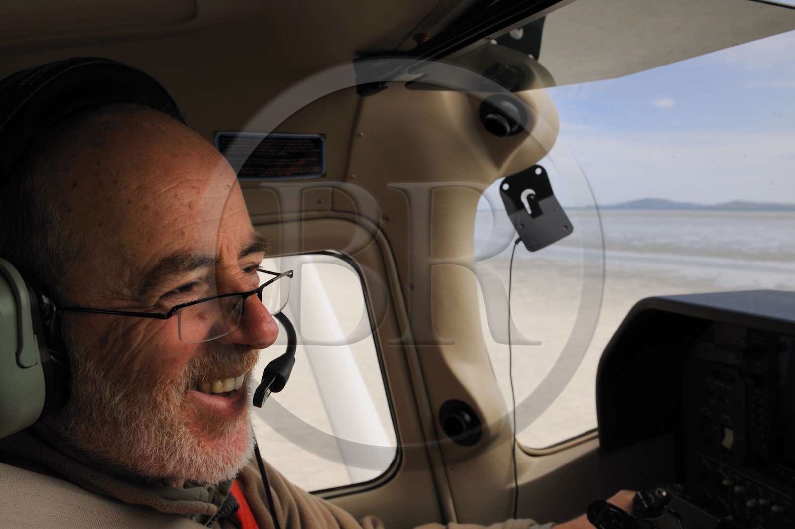 Royaume-Uni, Ecosse, Hébrides extérieures, Ile de Barra, plage à marée basse de la côte Nord qui est aussi la piste de l'aéroport de Barra