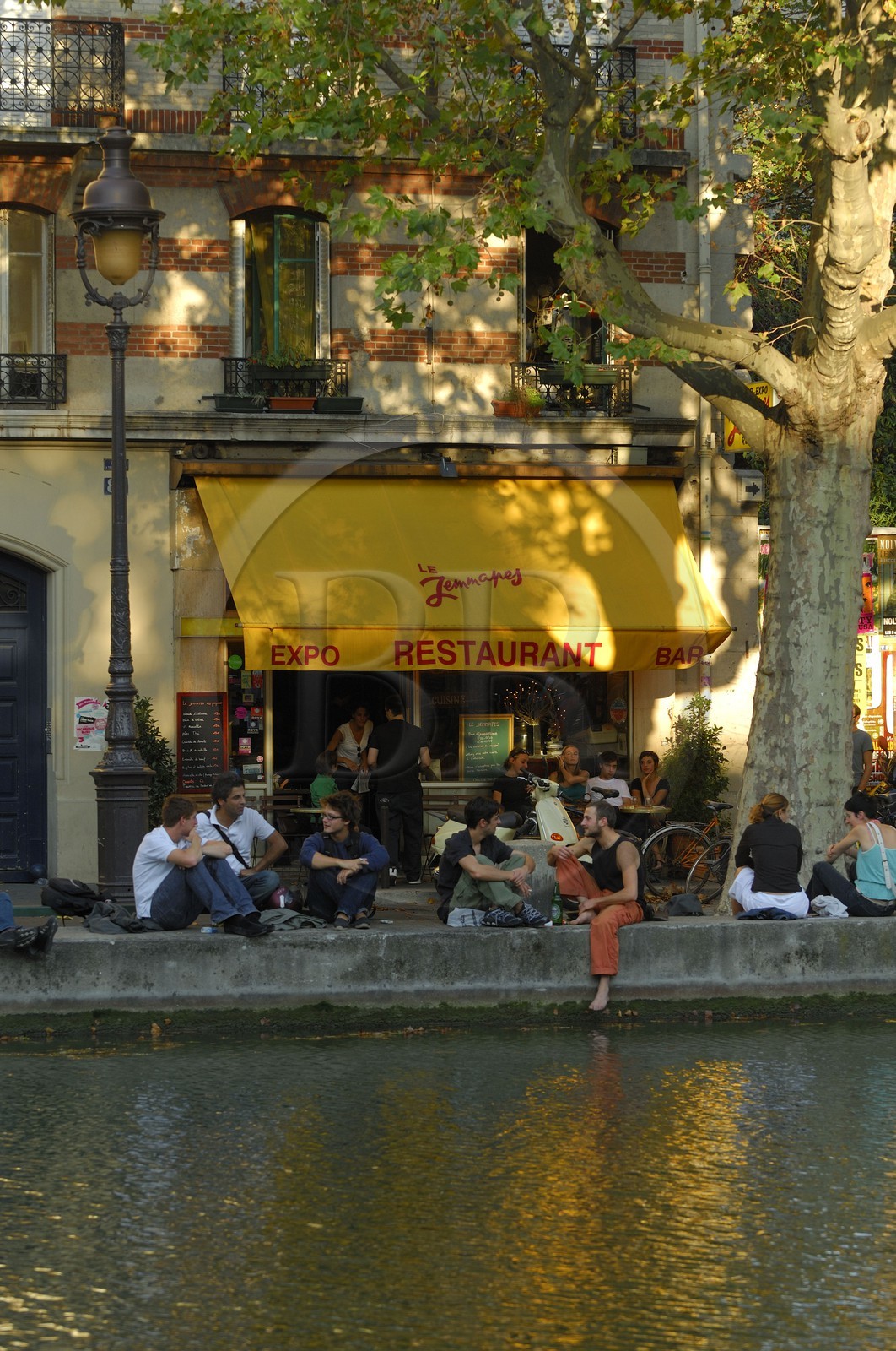 France, Paris (75), canal Saint-Martin,  bistro du quai de Jemmapes France, Paris (75), canal Saint-Martin,  bistro du quai de Jemmapes