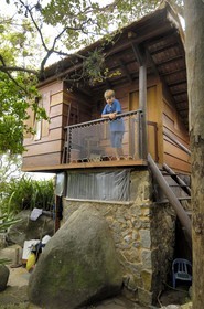 Brésil, Etat de Rio de Janeiro, Paraty, Ile Catimbau, la maison familliale à la mode Robinson Crusoé de Maria Irène Campers