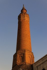 Turkey, Central Anatolia, Ankara, Hisar District in the old town, minaret of Arslanhane Camii Mosque at the bottom of the citadel
