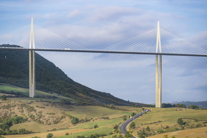 France, Aveyron, Grands Causses regional natural park, Millau, the Millau viaduct by architects Michel Virlogeux and Norman Foster, between the Causse du Larzac and the Causse de Sauveterre above the Tarn river