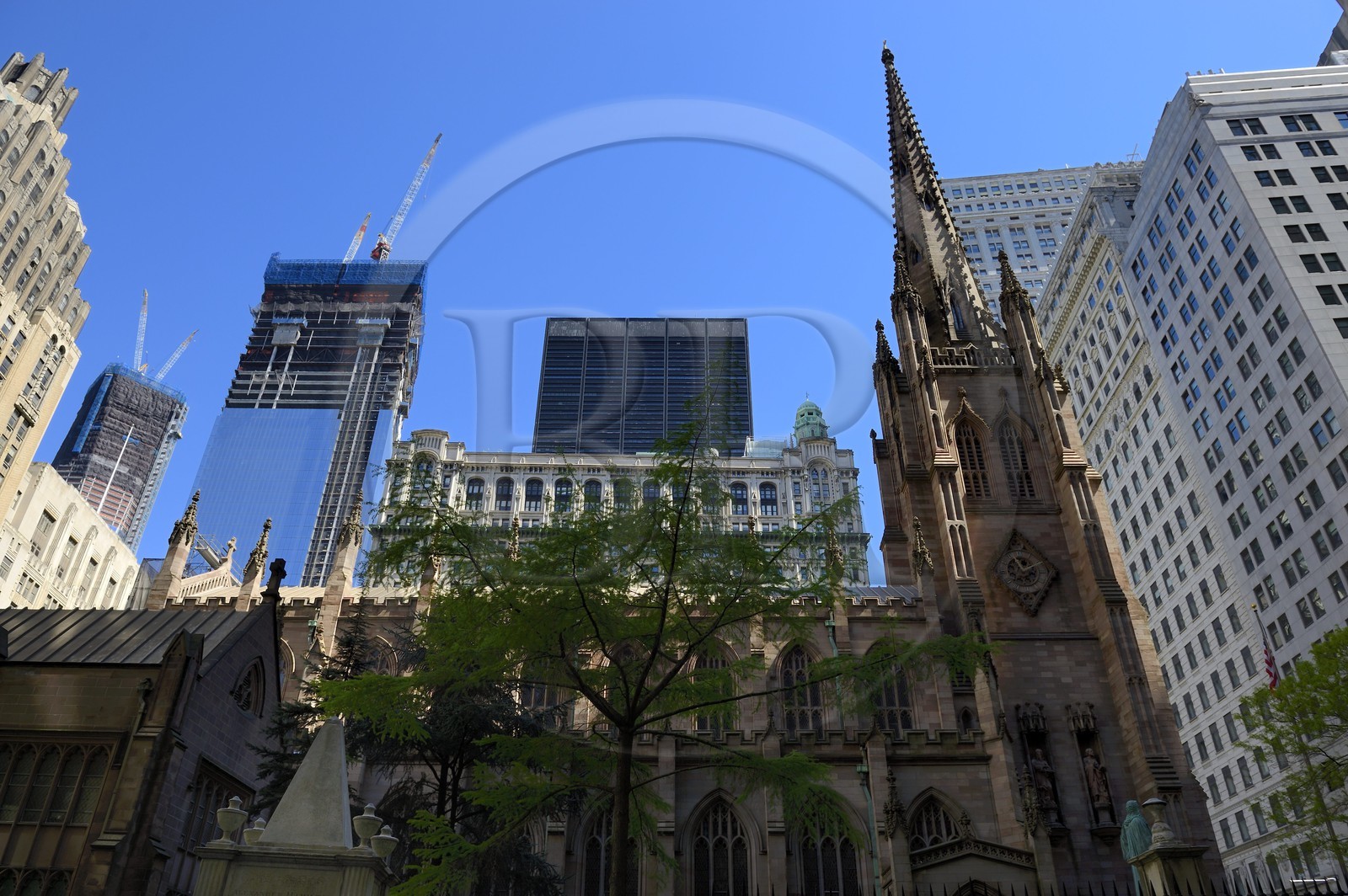 Etats-Unis, New York, Manhattan, Financial District, Trinity Church  et la construction des nouvelles tours du World Trade Center