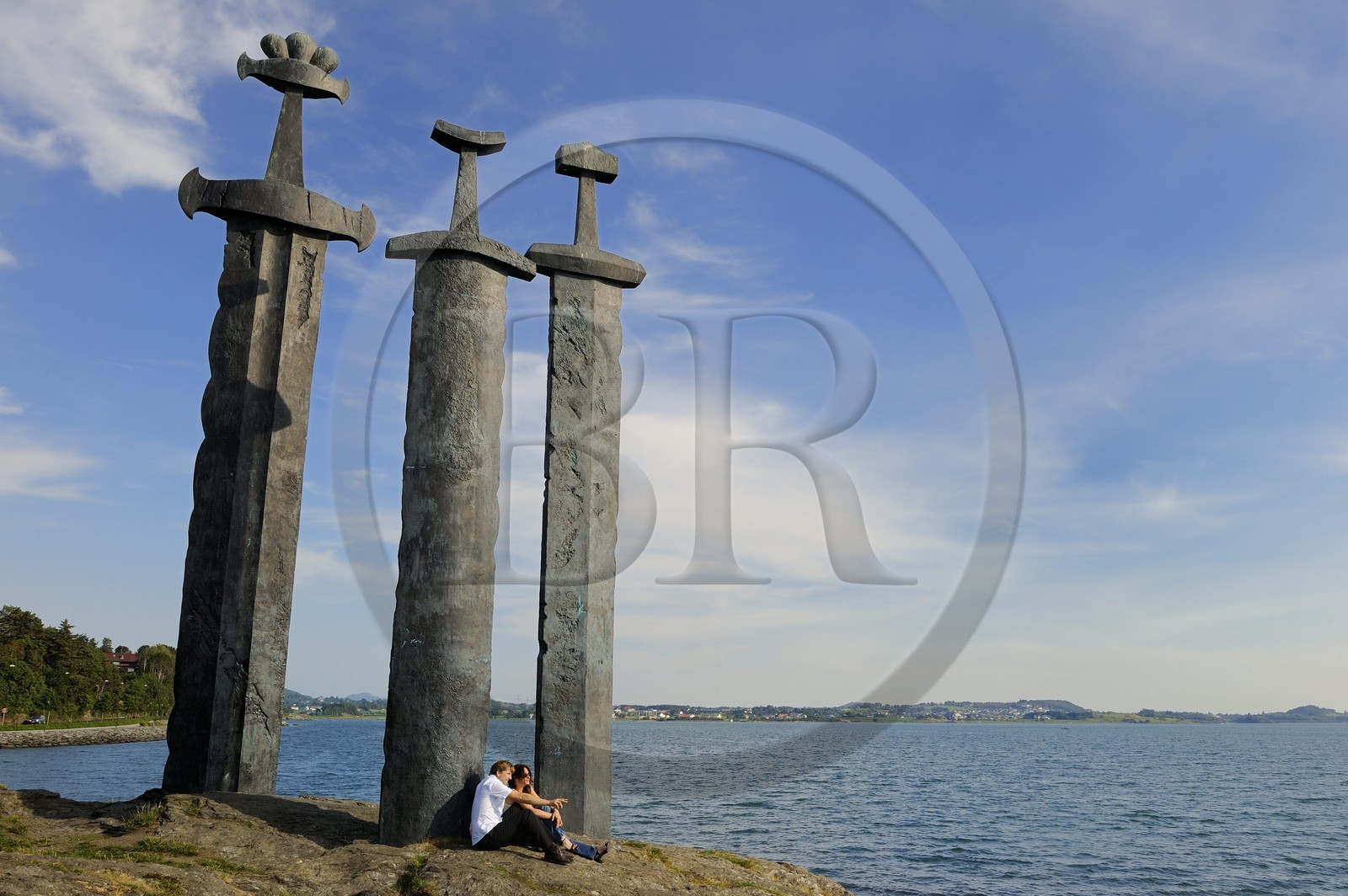 Norvège, Rogaland, Stavanger, les épées monumentales de Fritz Roed (1983) en souvenir de la bataille de Hafsfjord en 872
