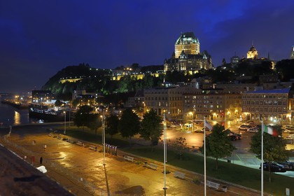 Canada, province de Québec, ville de Québec, Vieux-Québec classé Patrimoine Mondial de l' UNESCO, château Frontenac depuis le port sur le fleuve Saint-Laurent