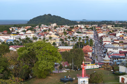France, Guyane, Cayenne, vue sur la ville depuis le fort Cépérou au premier plan (vue aérienne)