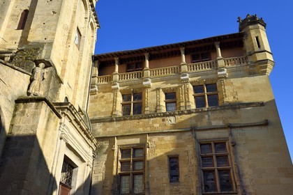 France, Dordogne, Perigord Noir, Dordogne valley, Sarlat la Caneda, old town house next to Cathedral Saint Sacerdos
