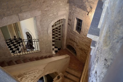 France, Vaucluse (84), Parc Naturel Regional du Luberon, Ansouis, labellisé Les Plus Beaux Villages de France, le chateau d'Ansouis, trace de la partie mediévale