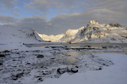 Norvège, Nordland, Iles Lofoten, paysage d'hiver de l'Ile de Flakstad