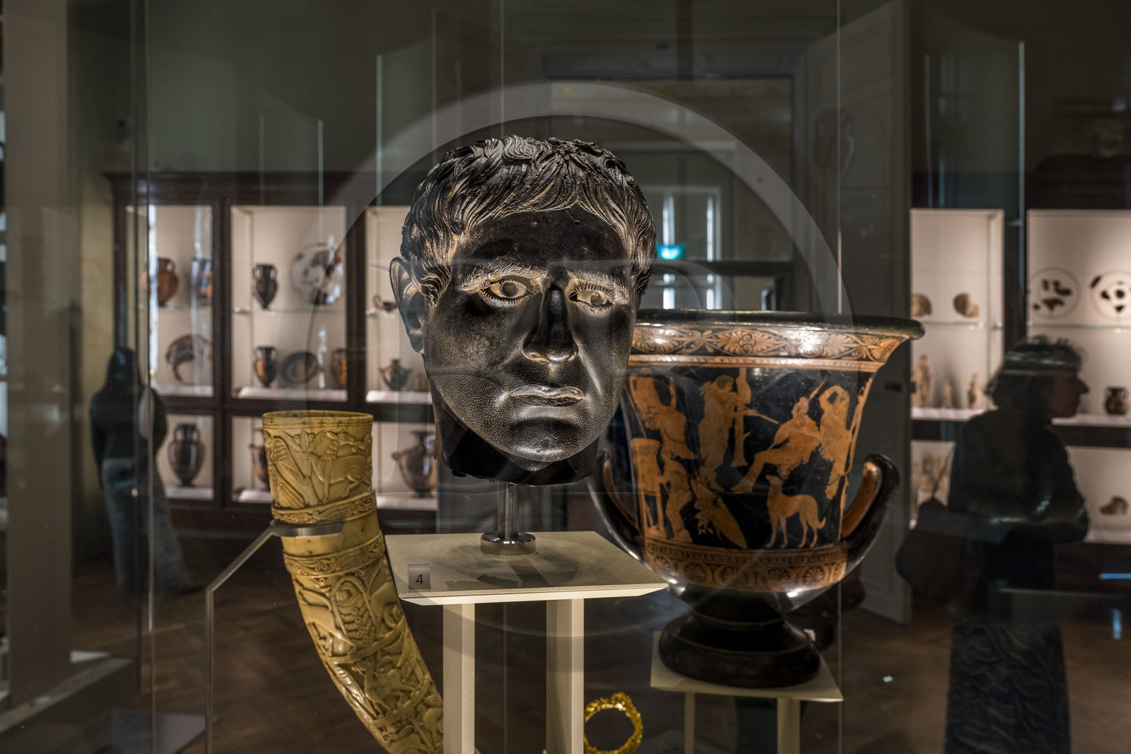 France, Paris (75), Bibliothèque Nationale de France, site Richelieu, la Salle de Luynes, portrait masculin, Abruzzes (Italie) entre 340 et 200 av J.-C., cette tête appartenait à une statue honorifique d'un noble du Samnium