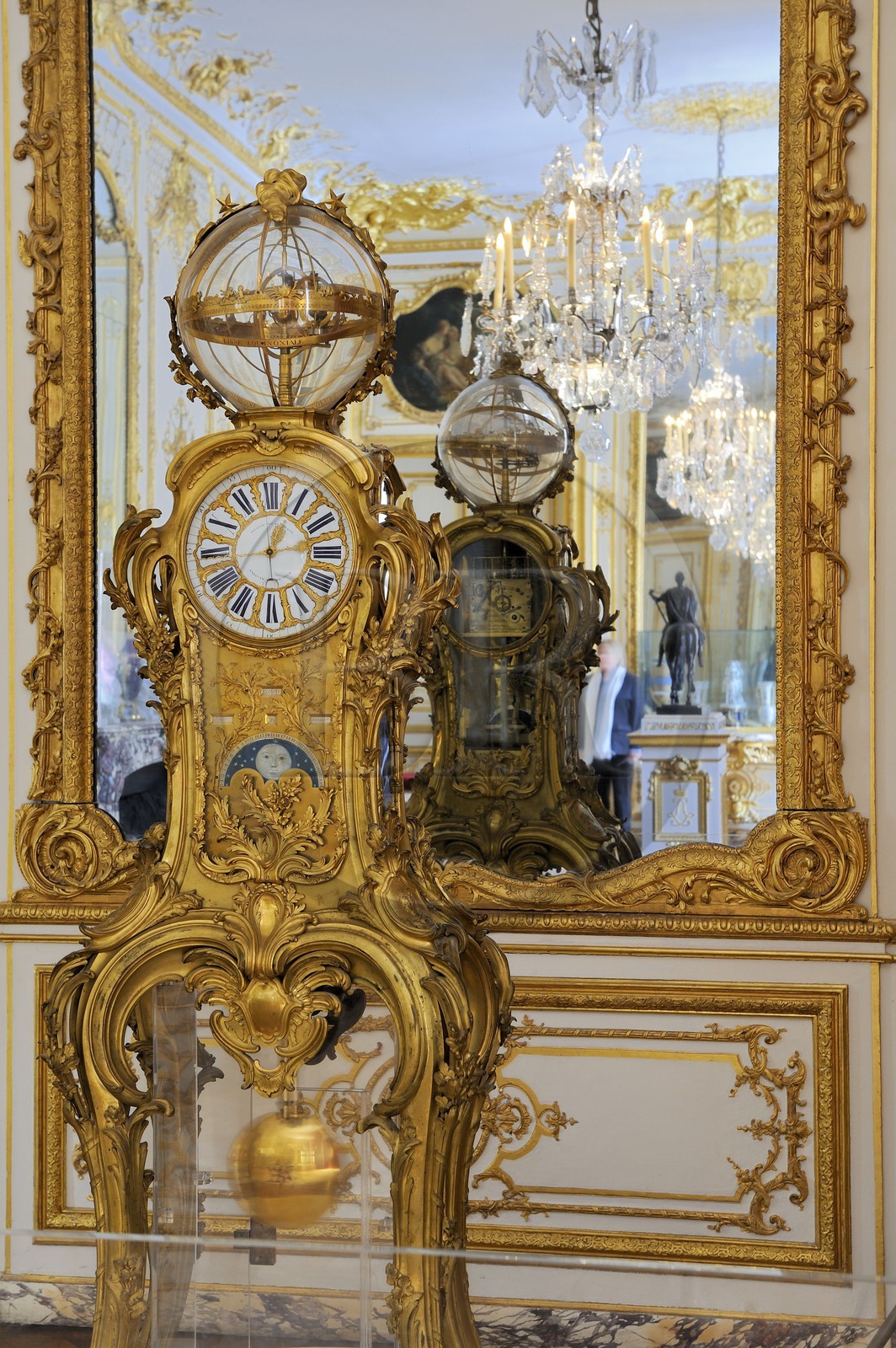 France, Yvelines (78), château de Versailles, classé Patrimoine Mondial de l'UNESCO, appartement privé du Roi, cabinet de la Pendule, la pendule astronomique de Passement et Dauthiau