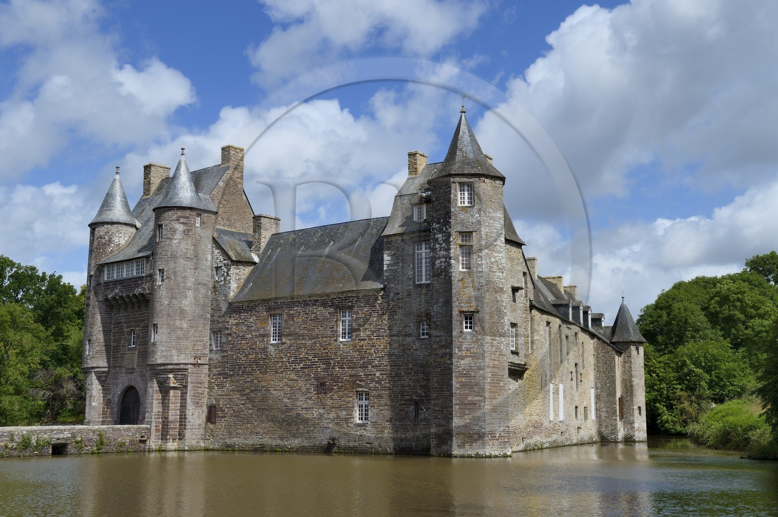 France, Morbihan (56), forêt de Brocéliande, château de Trécesson, lieu de la légende de la Dame Blanche