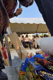 Gabon, Libreville, mariage coutumier, discussions autour de la dot