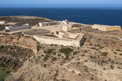 Portugal, Algarve, parc naturel du Sud-Ouest Alentejano et Costa Vicentina, Sagres à l'extrême sud-ouest du Portugal et de l'Europe, la Forteresse de Sagres construite au XVe siècle (La Fortaleza)(vue aérienne)