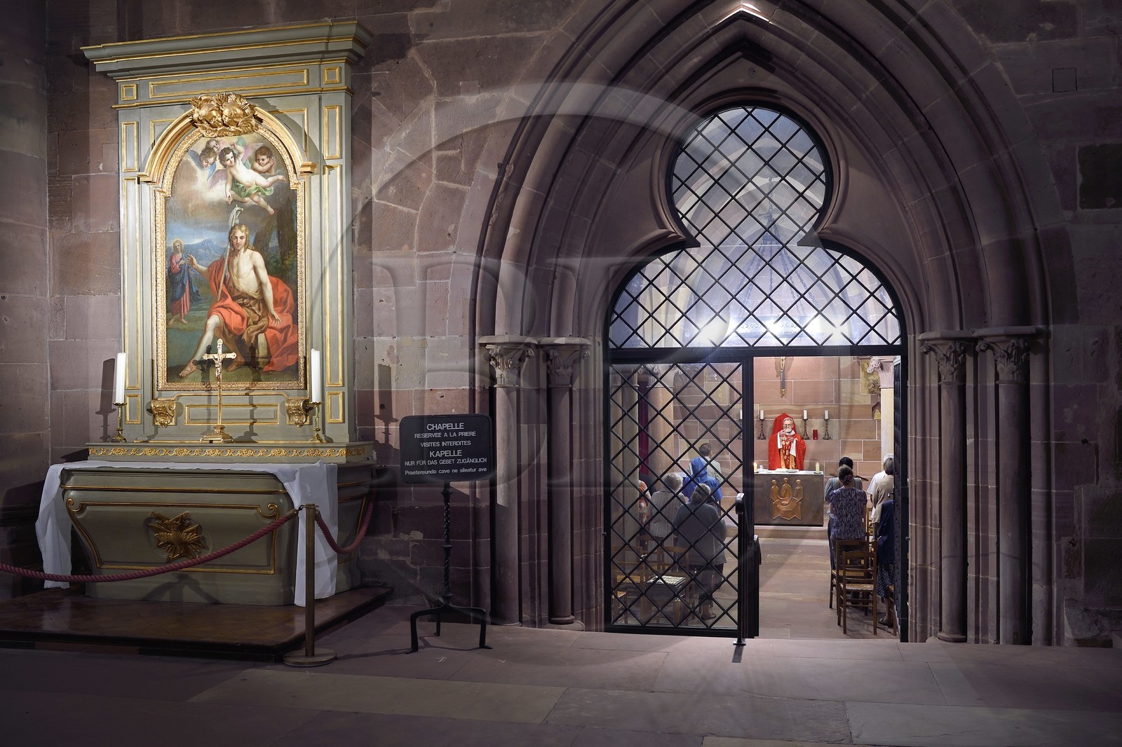 France, Bas-Rhin (67), Strasbourg, vieille ville classée au Patrimoine Mondial de l'UNESCO, la cathédrale Notre-Dame, office religieux dans la chapelle Saint-Jean-Baptiste, messe quotidienne de 7h30