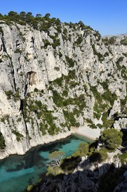 France, Bouches-du-Rhône (13), Marseille, Parc national des Calanques, Calanque d'En-Vau et sa plage (demande d'autorisation nécessaire avant publication)
