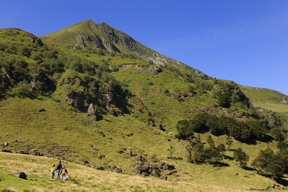 France, Cantal (15), monts du Cantal, Parc Naturel Régional des Volcans d' Auvergne, randonnée au pied de la montagne du Puy-Mary (1783m)