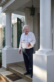 France, Var (83), Iles d'Hyères, Parc national de Port Cros, Ile de Port-Cros, Pierre Buffet né en 1930 dirige l'Hotel du Manoir depuis les années 1960