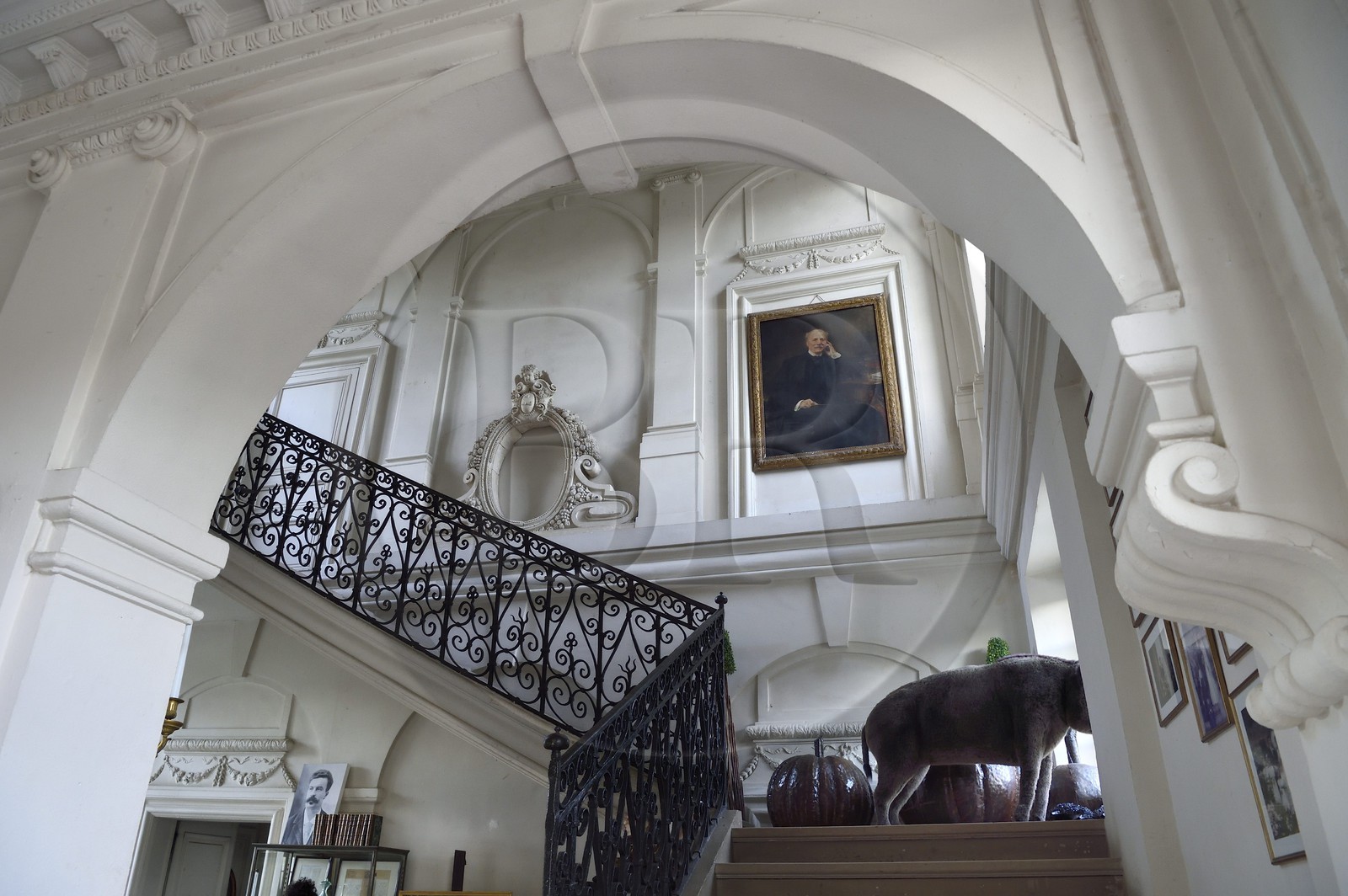 France, Seine-Maritime (76), Pays de Caux, Tourville-sur-Arques, château de Miromesnil, lieu de naissance de l'écrivain Guy de Maupassant, l'escalier principal