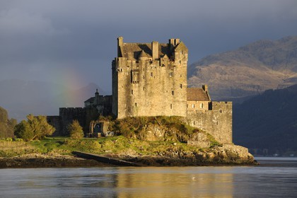 Royaume-Uni, Ecosse, région des Highlands, comté de Ross & Cromarty, Eilean Donan Castle, château à l'entrée du Loch Duich