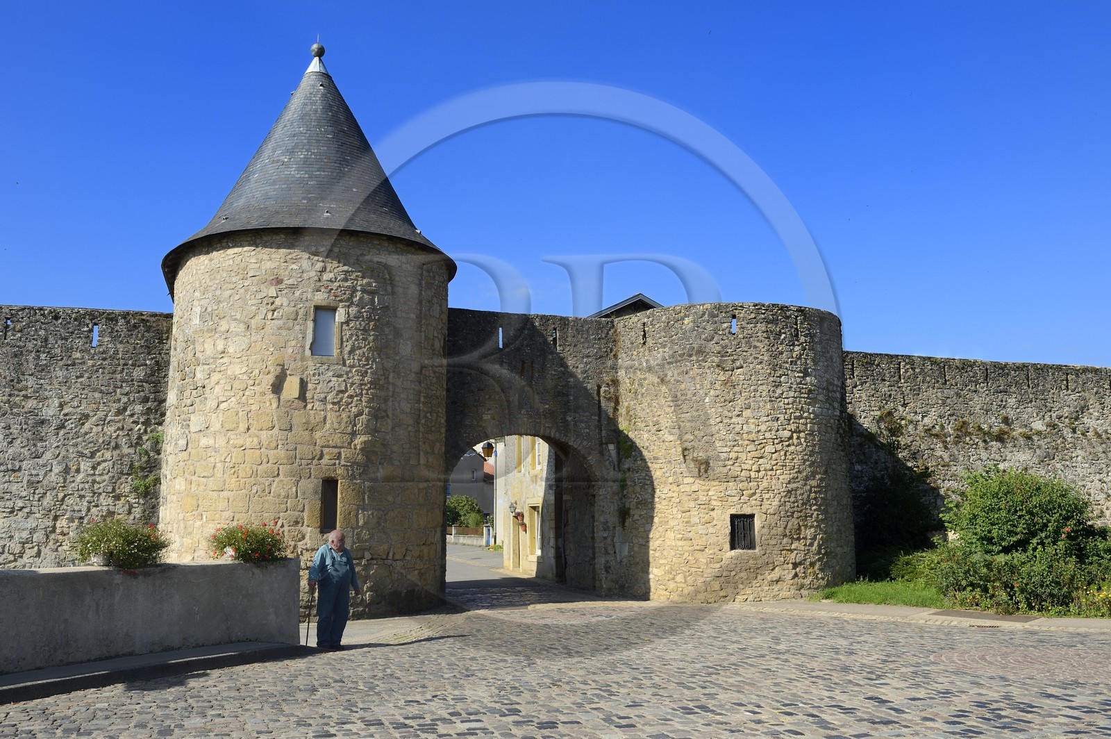 France, Moselle (57), Rodemack, labellisé Les Plus Beaux Villages de France, porte de Sierck