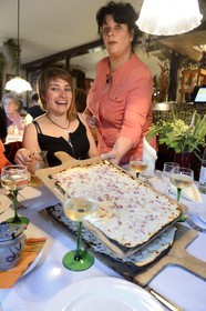 France, Bas-Rhin (67), Strasbourg, quartier de la Robertsau, restaurant Le Sandkischt, tarte flambée, flammée ou Flammekueche