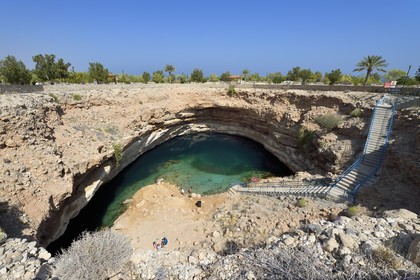 Sultanat d'Oman, région d'Ash Sharqiyah, Bimmah, Hawiyyat Najm connu sous le nom de Sink Hole, puits naturel de 20 mètres de profondeur