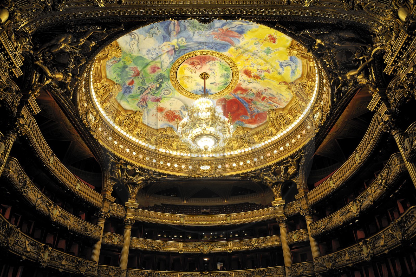 France, Paris (75), l'Opéra Garnier, plafond décoré par Chagall dans la salle