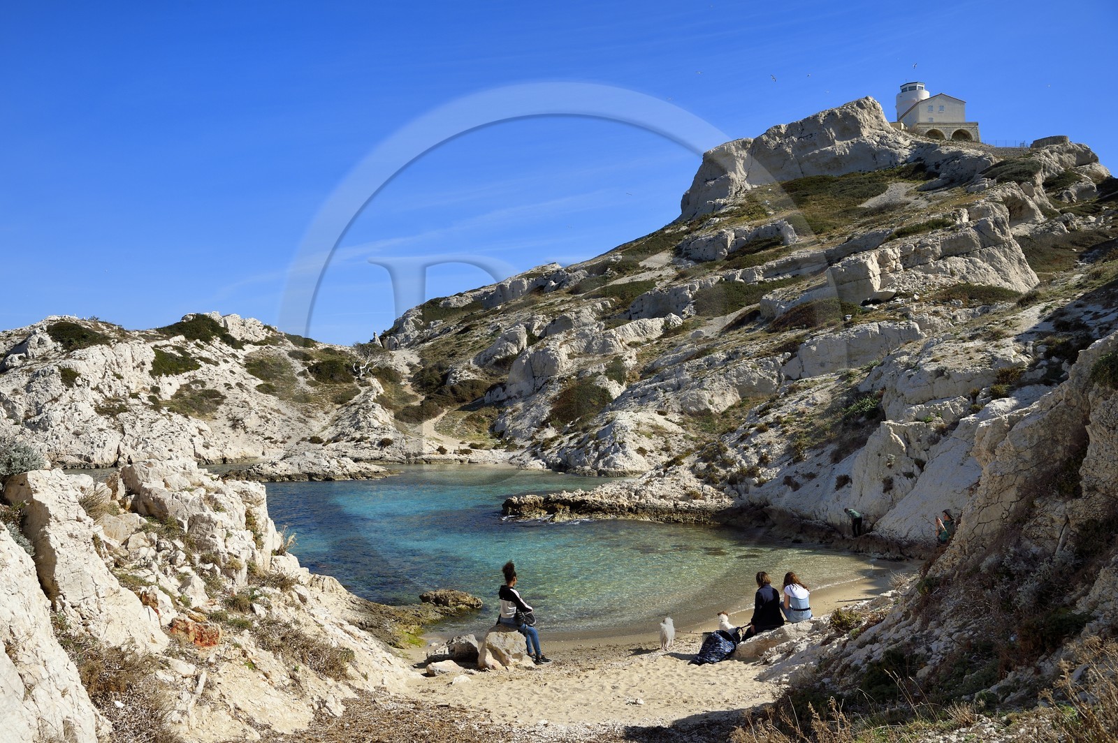 France, Bouches-du-Rhône (13), Marseille, Parc National des Calanques, Archipel des Iles du Frioul, Ile de Pomègues, calanque de la Crine au pied du sémaphore de Pomègues