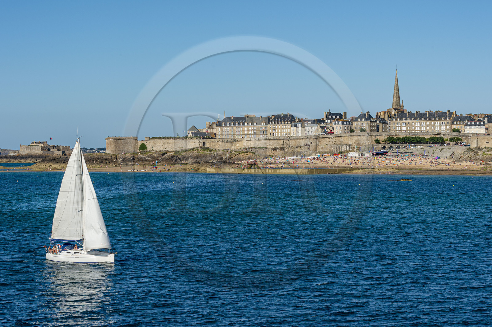 France, Ille et Vilaine, Cote d'Emeraude (Emerald Coast), Saint Malo, the walled city with the Bidouane Tower on the left and Bon Secours beach right