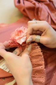 France, Paris (75), Opéra Garnier, les ateliers du costume, les ateliers flous, confection d'une robe