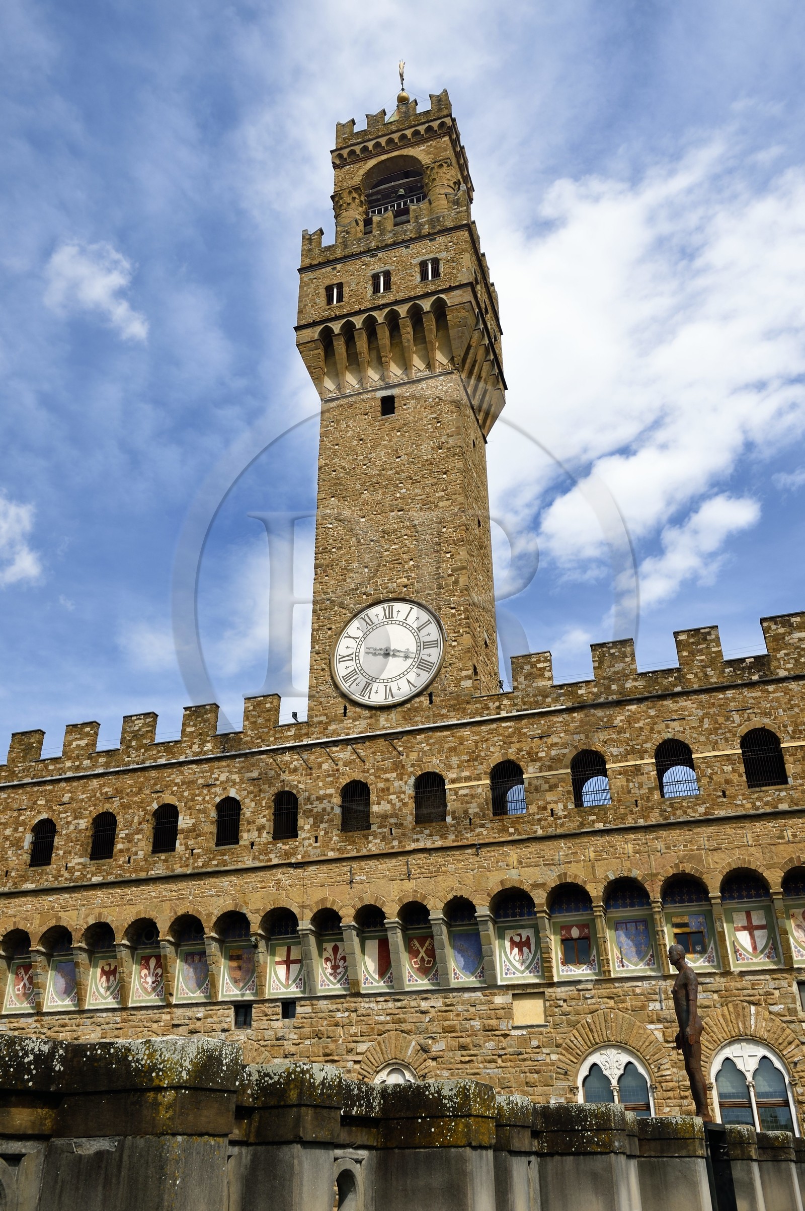 Italie, Toscane, Florence, centre historique classé Patrimoine Mondial de l'UNESCO, le Palazzo Vecchio depuis la terrasse de la Galleria degli Uffizi (galerie des Offices)