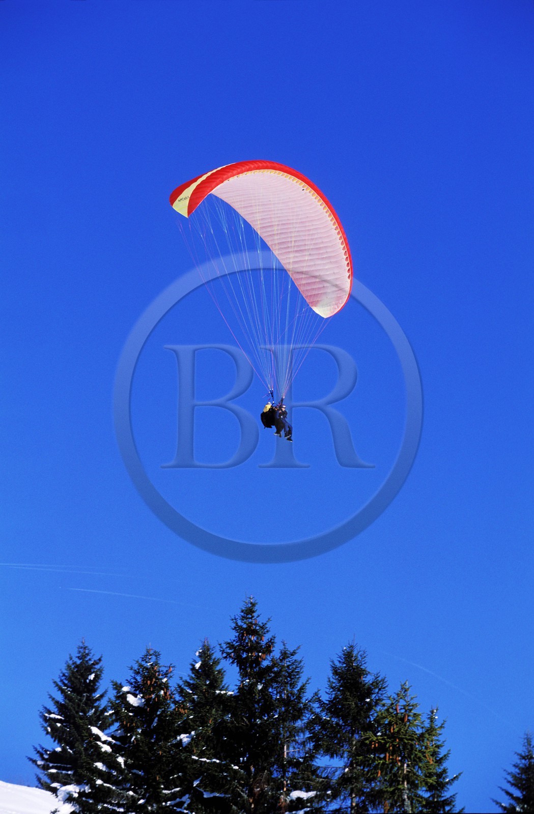 France, Haute-Savoie (74), les portes du soleil parapente BI-PlacE au-dessus de Morzine