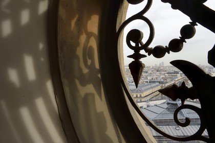 France, Paris (75), Opéra Garnier, fenêtre décorée d'une rotonde