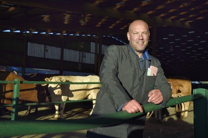 France, Seine-Maritime (76), Forges-les-eaux, marché couvert aux bestiaux, Stéphane François négociant de Bestiaux