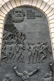 Allemagne, Berlin, bas-relief revolutionnaire sur les murs de la Hochschule für Musik Hanns Eisler (Académie de musique Hanns Eisler)