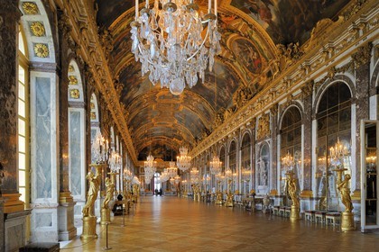 France, Yvelines (78), château de Versailles, classé Patrimoine Mondial de l'UNESCO, Galerie des Glaces (longueur 73m et largeur 10,50m) avec 17 fenêtres et 357 miroirs, architecte Jules Hardouin-Mansart (1678 - 1684)