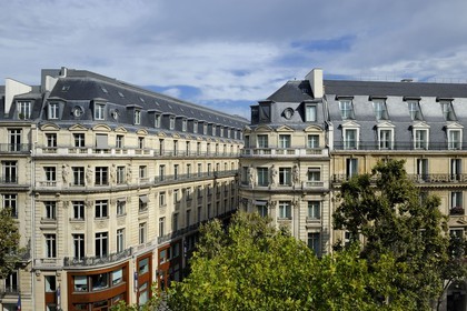 France, Paris (75),  immeubles haussmanniens sur le boulevard des Capucines et rue Edouard VII