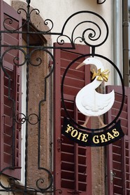 France, Haut-Rhin (68), Route des vins d'Alsace, Ribeauvillé, enseigne d'une épicerie fine