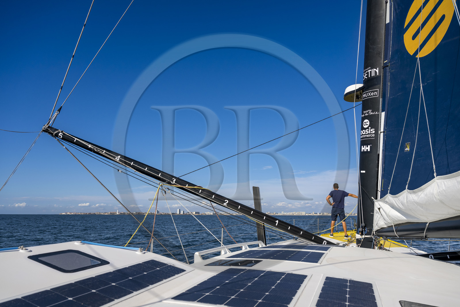 France, Vendée (85), Les-Sables-d'Olonne, le skipper Manuel Cousin en entrainement sur son voilier monocoque de 60 pieds IMOCA Coup de Pouce