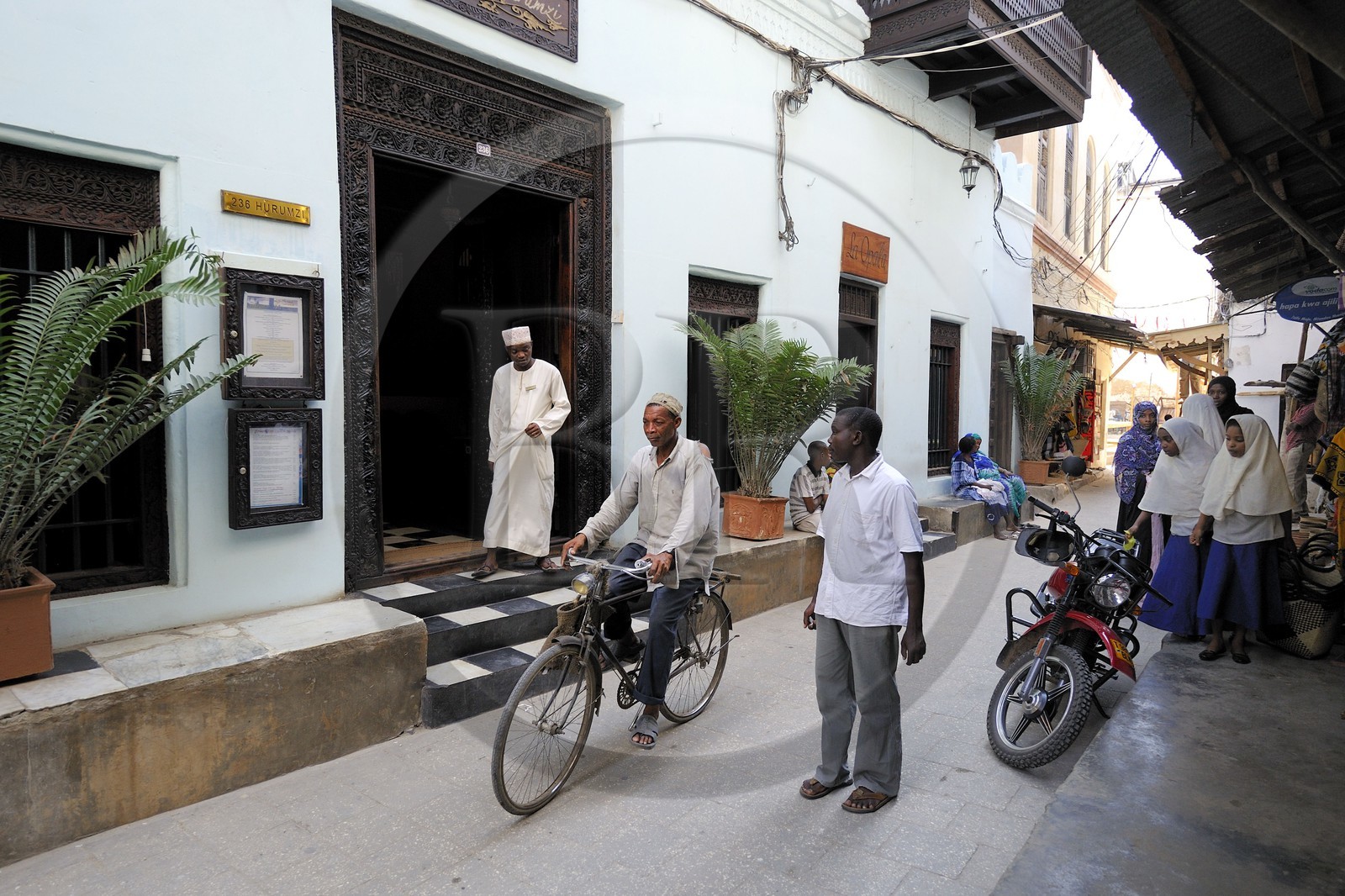 Tanzanie, archipel de Zanzibar, île de Unguja (Zanzibar), ville de Zanzibar, quartier Stone Town, classé Patrimoine Mondial de l' UNESCO, l’hôtel de charme 236 Hurumzi dans une maison traditionnelle