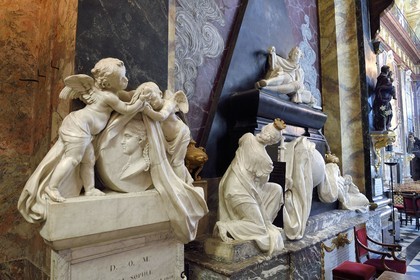 France, Meurthe et Moselle, Nancy, Notre-Dame-de-Bonsecours-de-Nancy church by the architect Héré which houses the tombs of Catherine Opalinska and Stanislas Leszczynski, monument of the heart of Marie Leszczynska and mausoleum of Stanislas in the background
