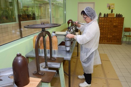 France, Meuse, Verdun, Braquier sugared almonds factory, manufacturing the famous explosive chocolate shells, the dark chocolate shell explodes to blurt dragees and gadgets