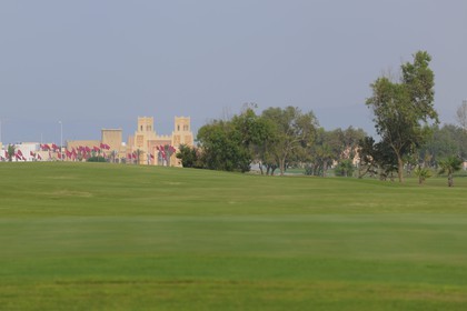 Maroc, région de l'Oriental, station balnéaire de Mediterrania Saïdia, le Palmeral Golf Saïdia et la porte de la galerie marchande Médina Saidia