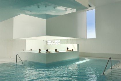 France, Seine-Maritime (76), Le Havre, la piscine les Bains des Docks crée par l'architecte Jean Nouvel
