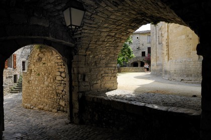 France, Herault, Pic Saint-Loup region, Saint-Martin-de-Londres, passage under arches around the church