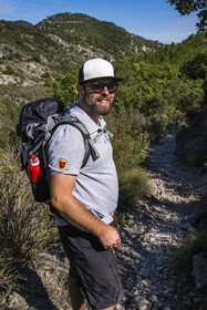 France, Hérault (34), Causses et les Cévennes, paysage culturel de l'agro-pastoralisme méditerranéen, classés Patrimoine Mondial de l'UNESCO, Saint-Guilhem-le-Désert, labellisé Les Plus Beaux Villages de France, Guillaume Soulages de l'association des Amis du chemin de Saint Guilhem